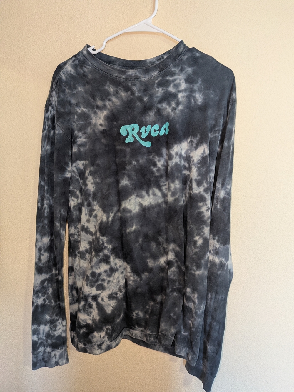 RVCA Men's' Black & White Tie-Dye Long Sleeve Tee